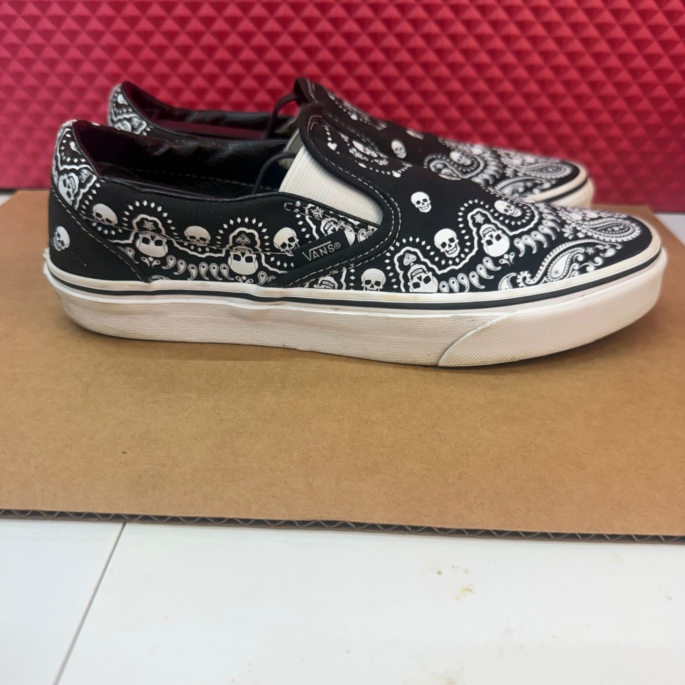Vans Classic Slip-On Bandana Skull Black White Sneakers Low Top Skate Shoes - Picture 3 of 9